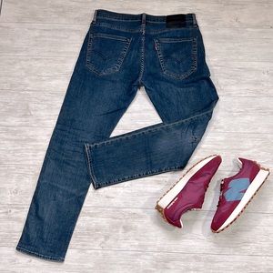 Levi’s 502 Jeans